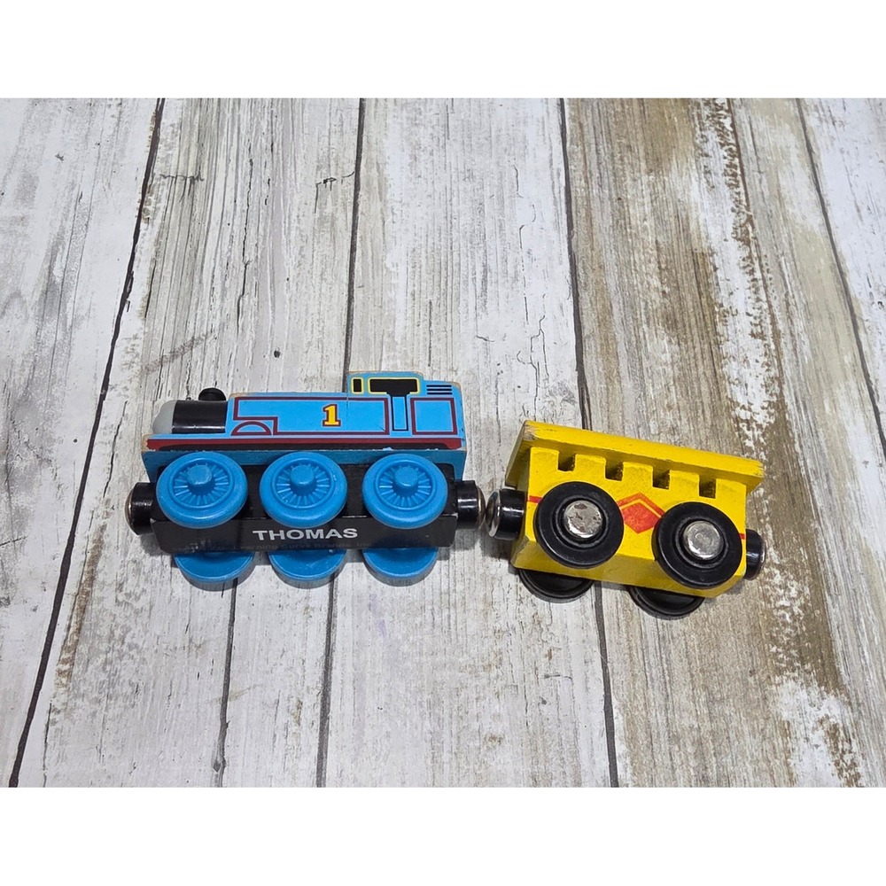 Thomas & Friends Wooden Railway Thomas Engine and Yellow Cargo Car 2001 1501WJ00 - Picture 7 of 7